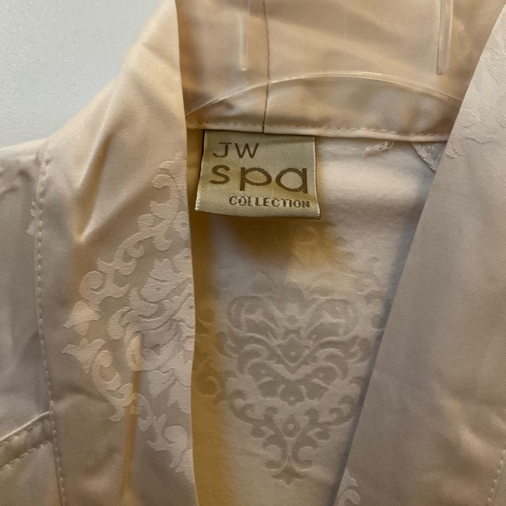 JW Spa Collection (Marriott Hotel) Robe - Picture 5 of 8